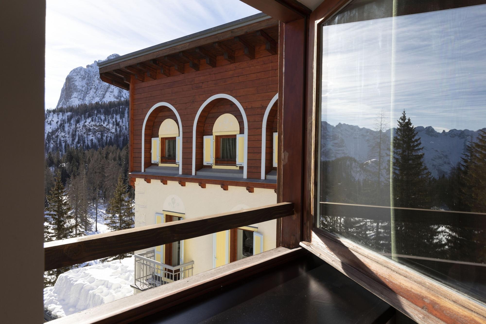 B&B Hotel Passo Tre Croci Cortina كورتينا دامبيتزو المظهر الخارجي الصورة